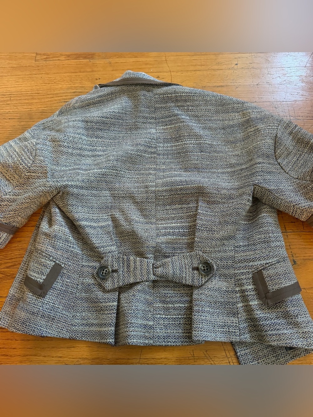 BCBGMaxazria Textured Taupe Short-Sleeve Blazer Jacket - Picture 3 of 7
